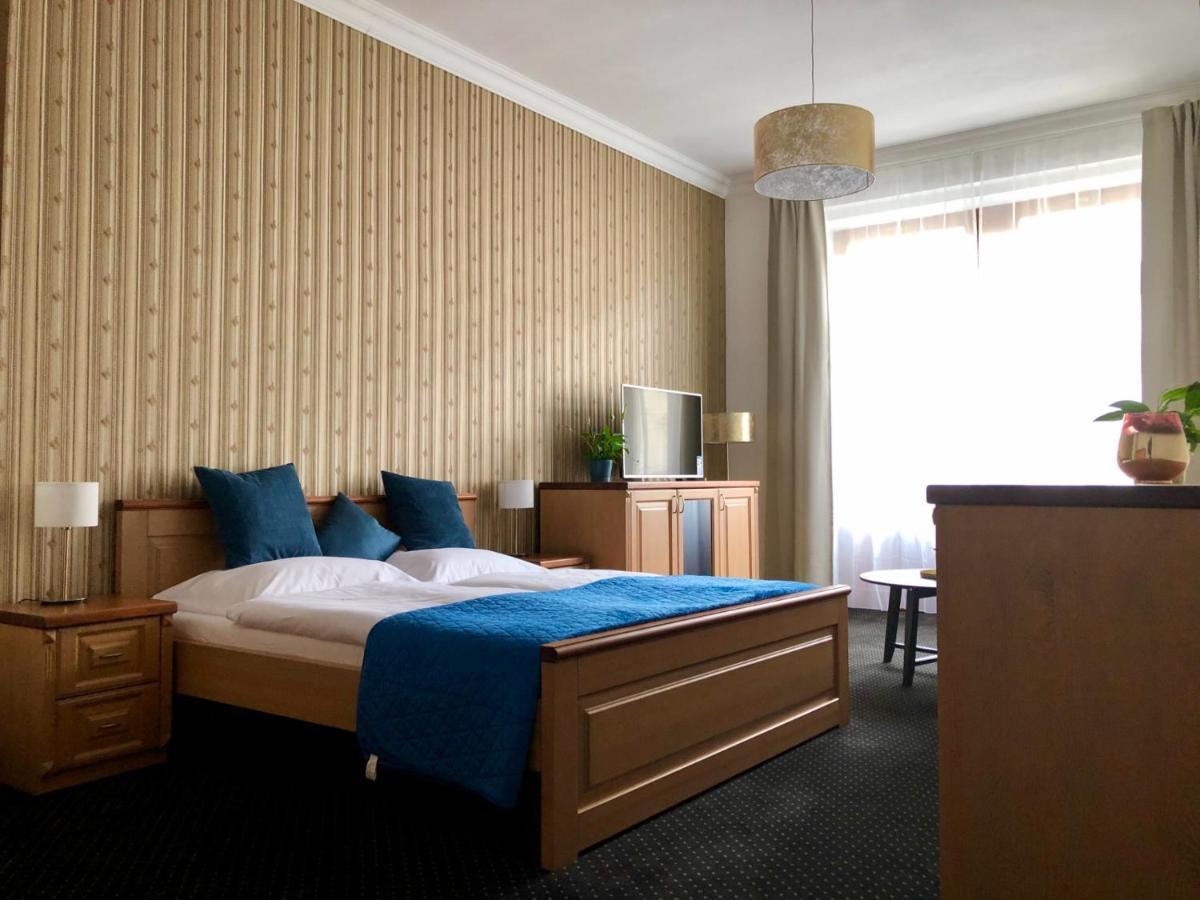 Pension Drei Rosen Karlovy Vary Exterior foto